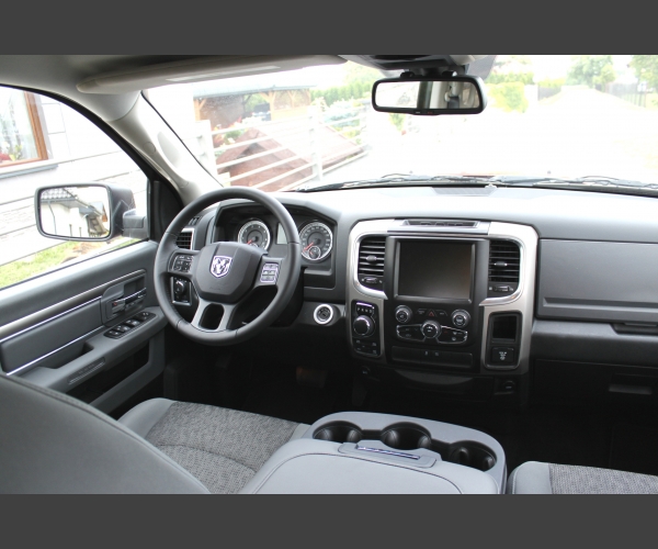 Dodge Ram 1500 SLT 5,7 HEMI 2015r